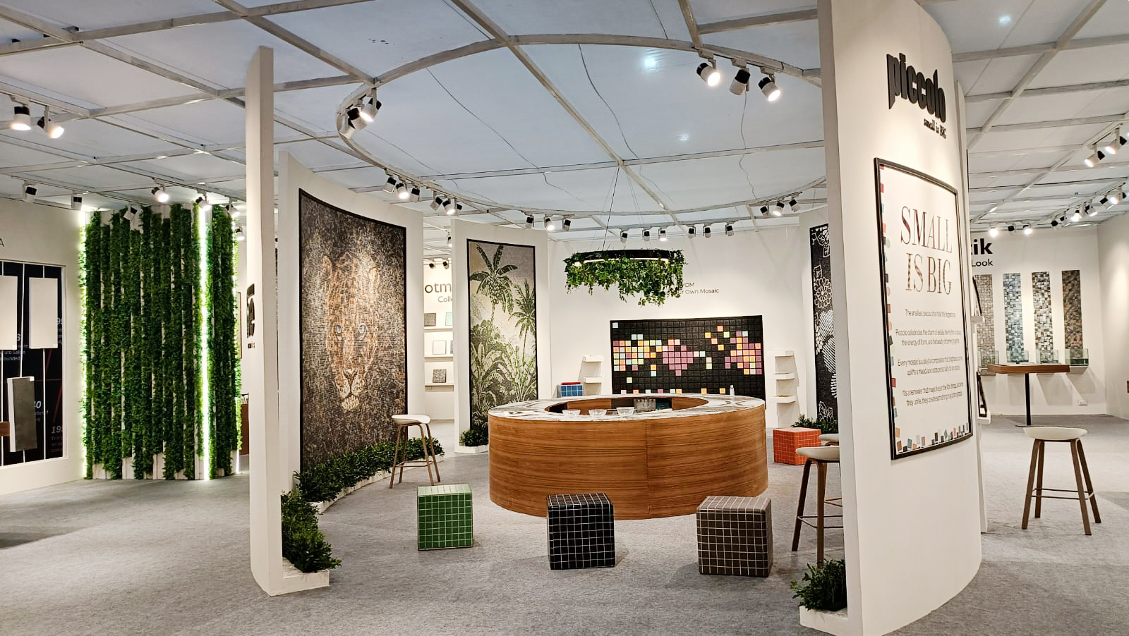 Fabrication & Logistics. Custom trade show booth by Silverline